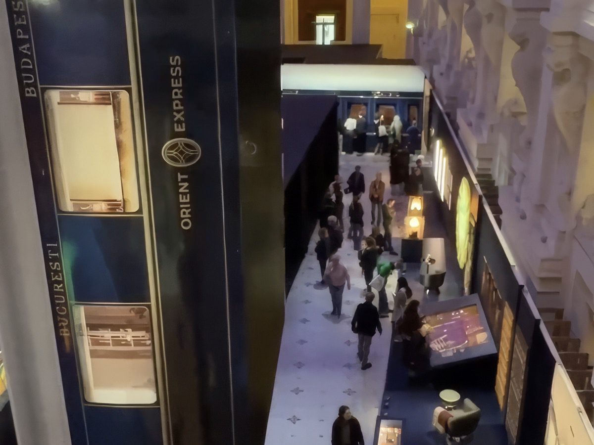 Cent ans d'Art deco-lobby