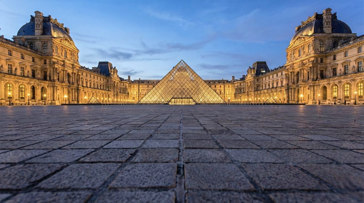 ルーヴル美術館の中庭